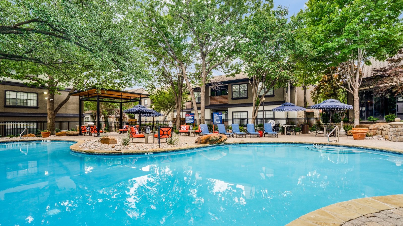the pool at The Vincent